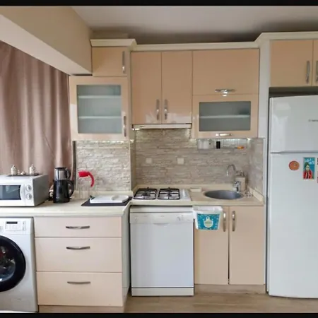 Apartman Kusadasi Denize Ve Plaja Sifir, Afife Apart *