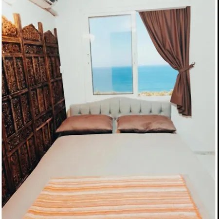 Beachfront & Panoramic Views In דירה