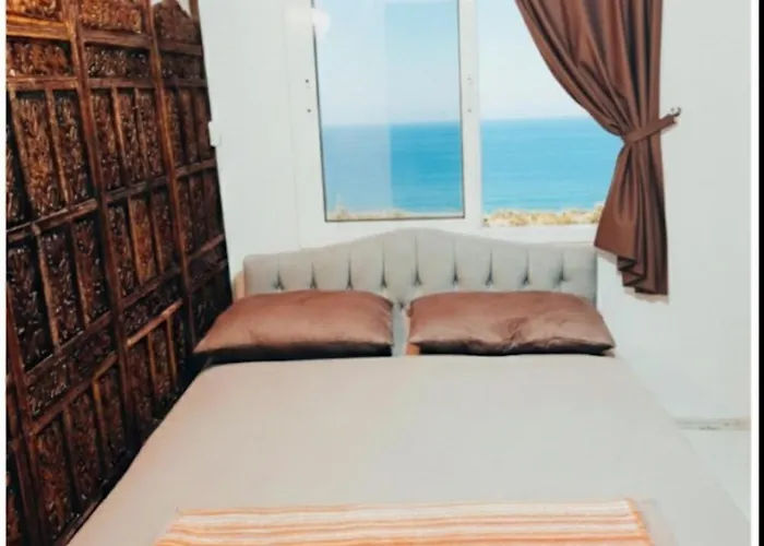 Beachfront & Panoramic Views In דירה