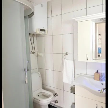 Denize Ve Plaja Sıfır, Afife