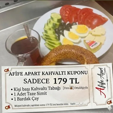 Denize Ve Plaja Sıfır, Afife Daire