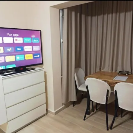 Kusadasi Denize Ve Plaja Sifir, Afife Apart *