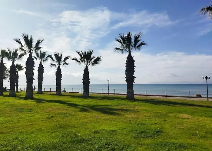 Kusadasi Denize Ve Plaja Sifir, Afife Apart קוסדסי