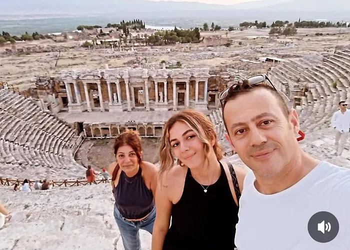 Kusadasi Denize Ve Plaja Sifir, Afife Apart *