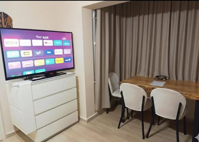 Kusadasi Denize Ve Plaja Sifir, Afife Apart *
