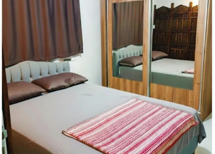 Kusadasi Denize Ve Plaja Sifir, Afife Apart דירה